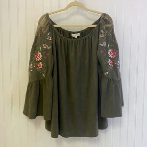 UMGEE boutique womens plus top 2XL olive velvet